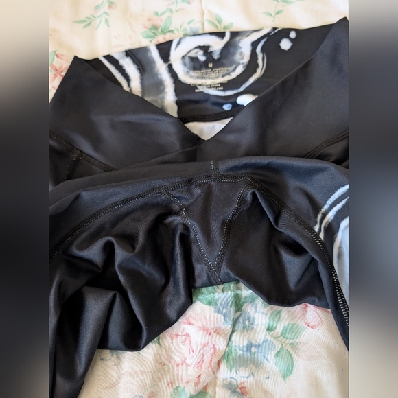 GUC Iron Yokai V-Cut Cloud Leggings - Picture 12 of 14